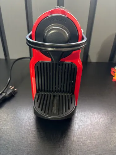 Cafeteira elétrica nespresso inissia C40