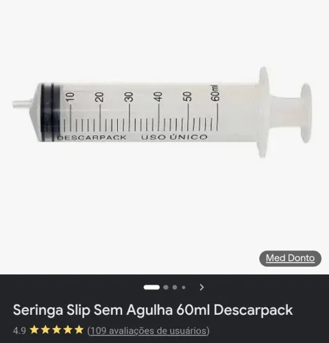 Seringa sem agulha para comida líquida em sonda no nariz