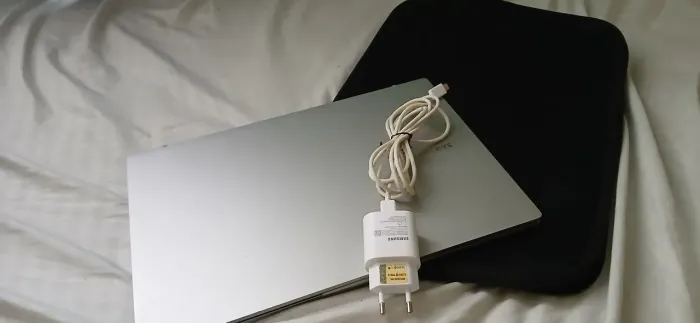 [Notebook] SAMSUNG Galaxy Book Go. C/ Carregador e case