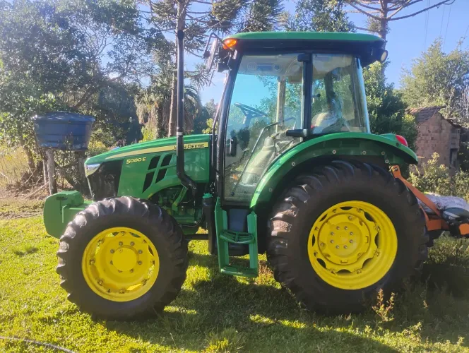 Trator John Deere 5080e 