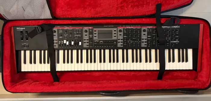 Roland V-Stage 88 + Case com Rodinha