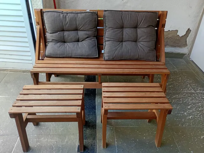 Mesa com bancos