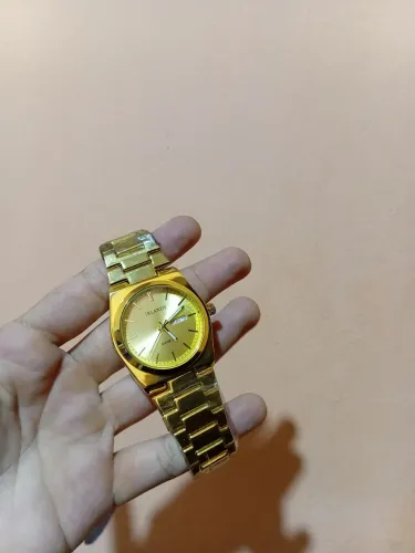 Relógio elegante ( promoção fim de estoque)