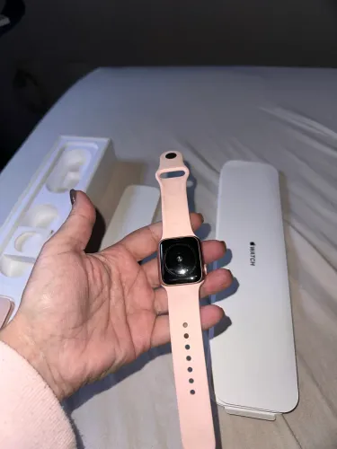 Watch Apple Série 5 40mm rose