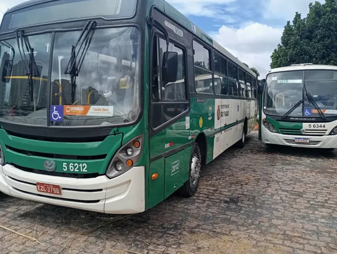 Ônibus Volkswagen 17230