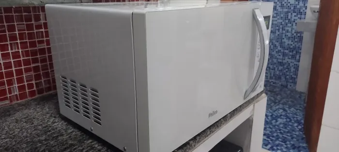 Microondas 26 litros quase novo de 350 por 300 hoje