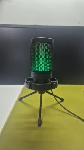 Microfone Fifine Ampligame RGB USB com tripé
