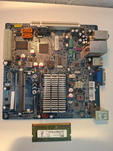 Placa-mãe POS-EINM10CA + Intel Atom+ Memória RAM 2GB DDR3: Padrão notebook<br><br>integrado.
