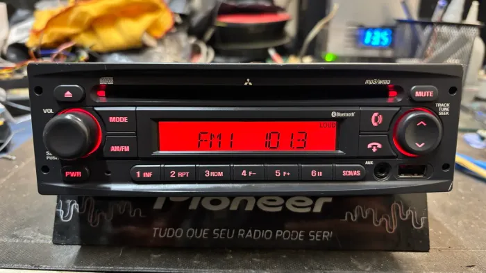 Rádio Clarion original Mitsubishi com Bluetooth