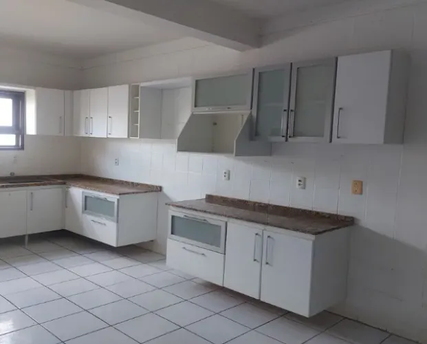 Aluga-se Casa duplex Sendo 4/4