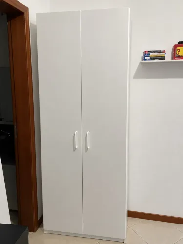 Roupeiro Tok&Stok 2 portas e 2 gavetas ótimo estado.