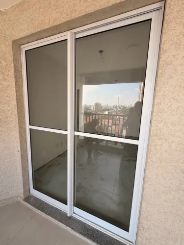 VENDO PORTA-BALCÃO - VIDRO