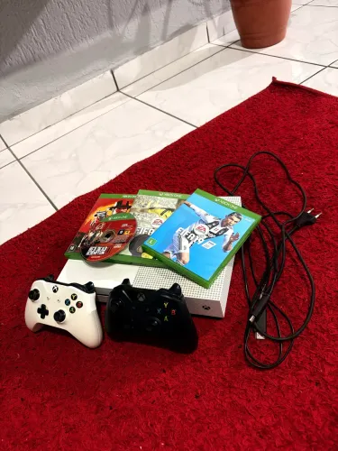 Xbox One S + 2 Controles + Jogos ? Completo