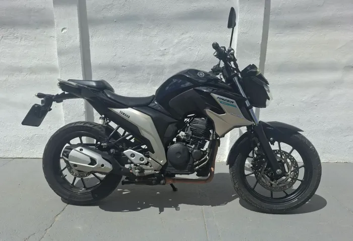 Vendo Fazer 250 ABS 2021  em excelente estado de conservação. 