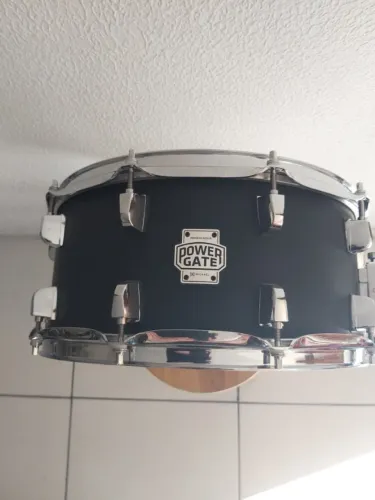 Caixa de bateria marca michael power gate 14  x 6,5 polegadas estado de nova