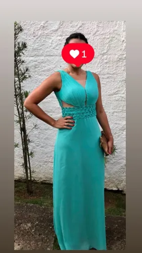 Lindíssimo e elegante vestido cor verde tiffany.