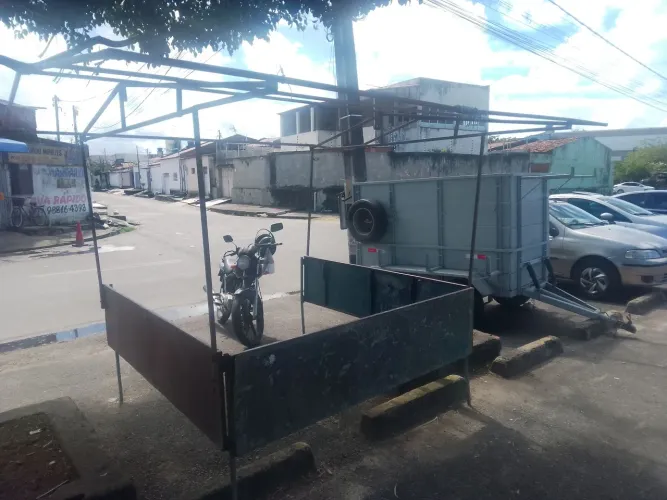 Barraca de ferro 2x3m com completa de duas bancadas 