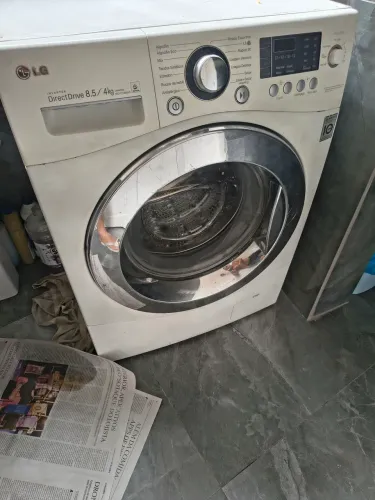 Máquina de lavar e secar LG 9kg