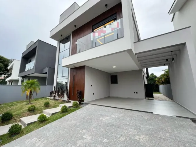 Casa mobiliada com 3 suítes + jacuzzi em Loteamento na Cachoeira do Bom Jesus!
