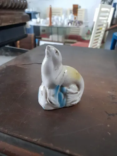 Estátua foca de louça
