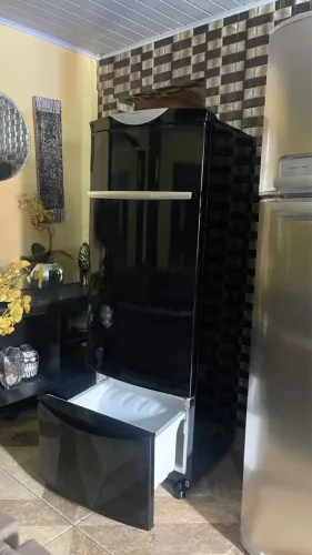 Geladeira refrigeradora modelo médio pra pequeno ( entrego e dou dou garantia)