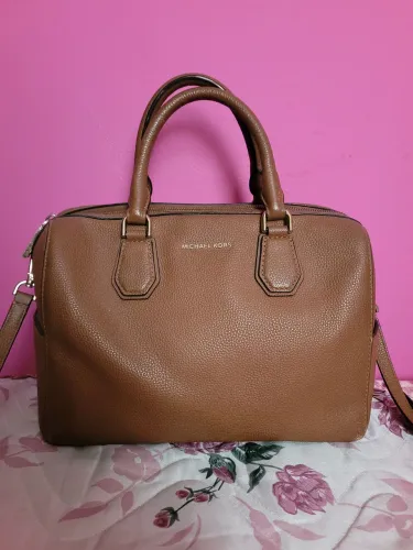 bolsa Michael Kors Mercer Medium Duffle em couro legítimo marrom