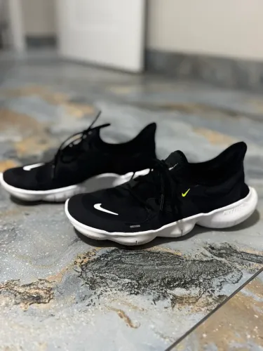 Tênis Nike free run 5.0 semi novo,usado pouquíssimas vezes!!!