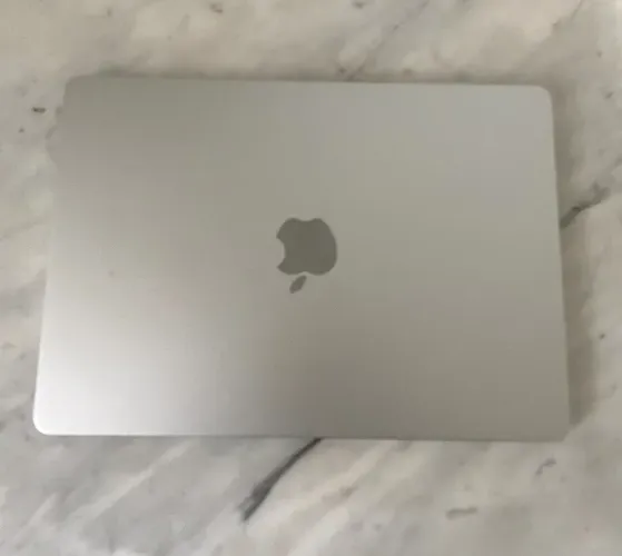 MacBook Air M2 2022 - 13,6 - 8GB - SSD 256GB - Sem Marcas