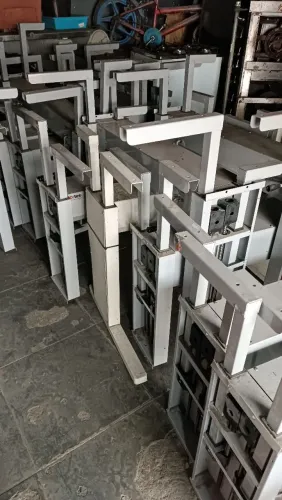 Mesa regulável multi tarefas