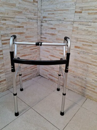 Andador Mobil Saude, articulado, dupla empunhadura dobrável em aluminio.