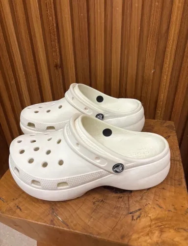 Crocs branca