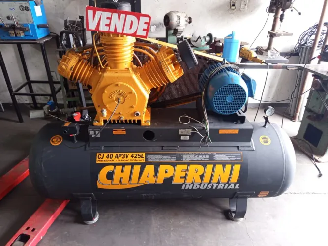 Compressor de Ar Industrial Chiaperini CJ 40 AP3V 425 Litros - Motor WEG 15 CV