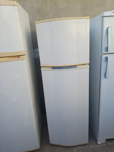 Vendo geladeira Consul froz fry de 349 litros gelando bem funcionando