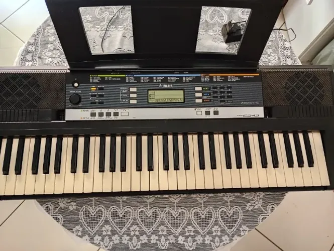 Teclado Yamaha PSR - E243