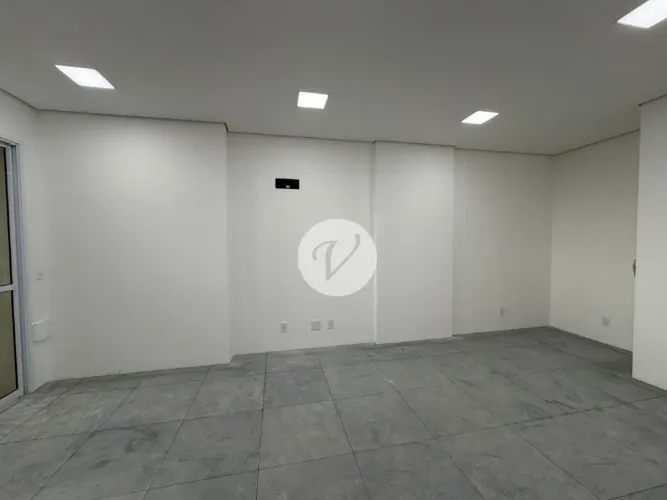 Sala Comercial para Alugar em Baeta Neves, SBC - 38 m² | R$ 2.400/mês