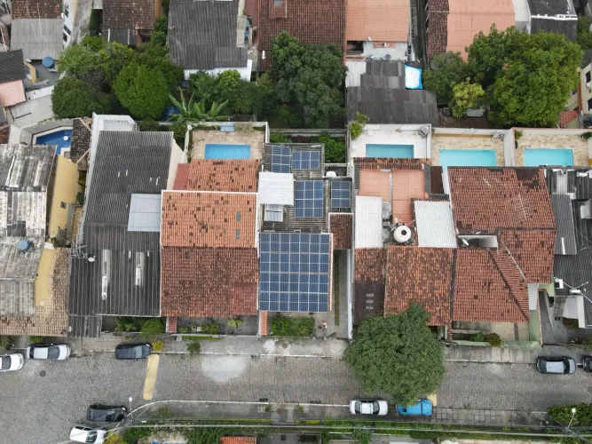 23 Placas fotovoltaicas | rmdulos de 405W, Trina TSM 405WP, 1 inversor WEG SlW200 M085