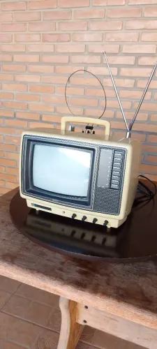 TV Semp 10 pol. , não está ligando .