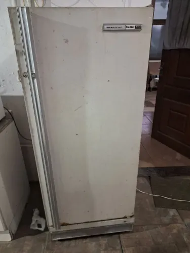 Freezer Brastemp 270 , gela pra caramba
