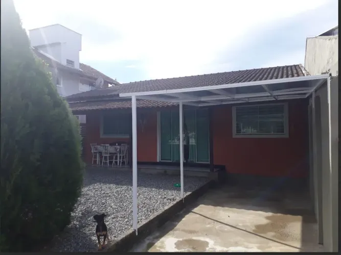 Casa 100m2 com 3 quartos (1 suíte)