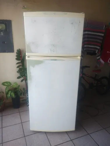 Vende-se geladeira perfeita em novo estado 