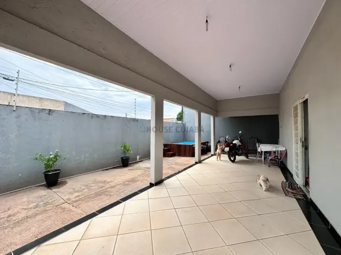 CASA COM PISCINA NO JD IKARAI VG