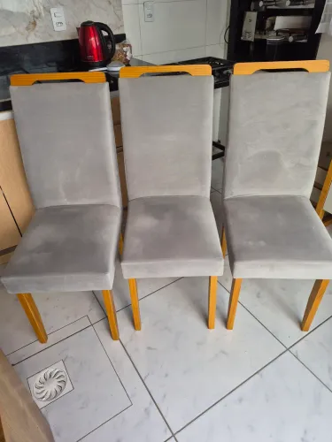 Vendo 6 cadeiras em perfeito estado.
