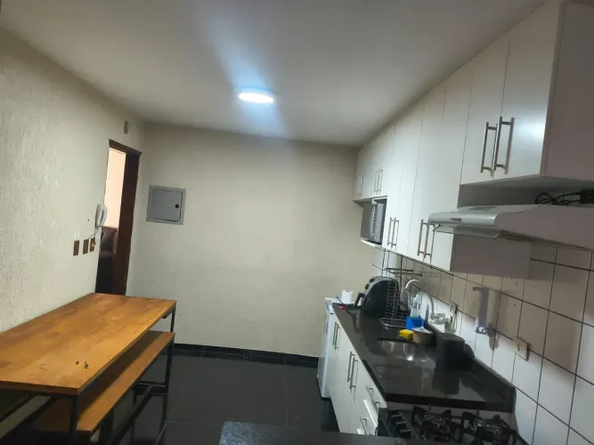 Imóvel todo mobiliado para aluguel possui 70 metros quadrados com 2 quartos