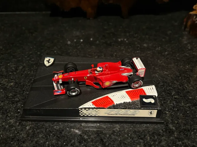 Miniatura Hot Wheels F1 Ferrari 399 Michael Schumacher 1:43