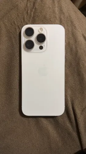 Iphone 15 pro ?detalhe na tela? 