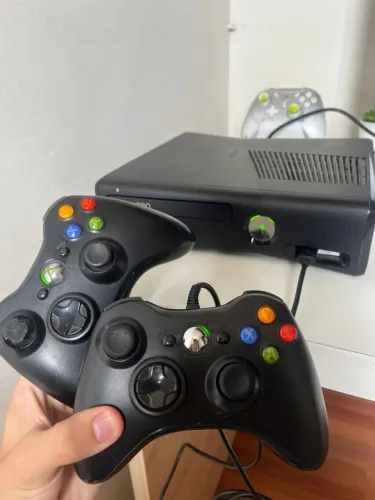 xbox 360 com 2 controles