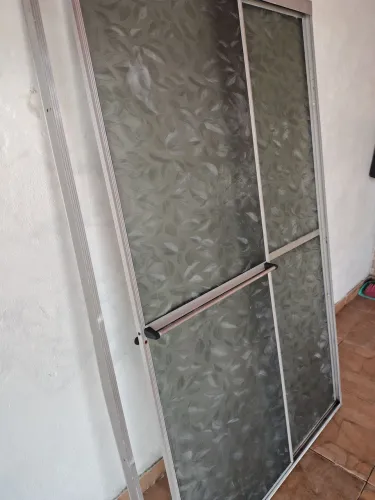 Box de acrílico para banheiro medindo 1,19 m x 1,80 m