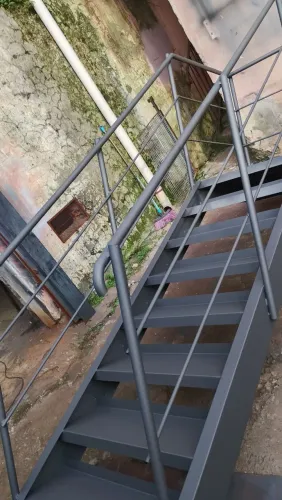 Escada de metal 