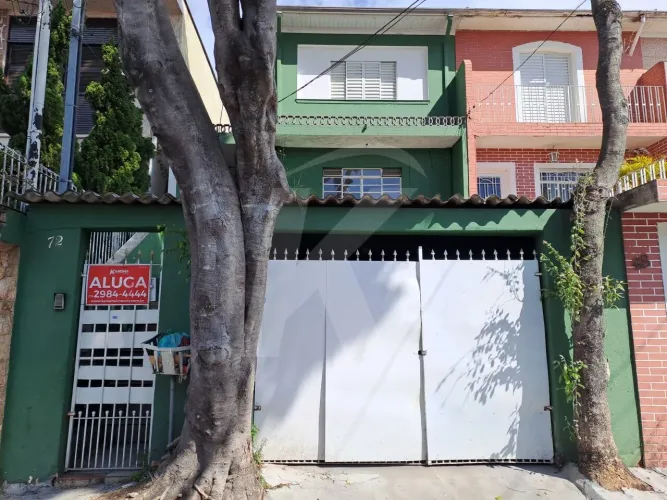 Sobrado com 2 quartos, sala, cozinha, 2 banheiros, 1 vaga de garagem