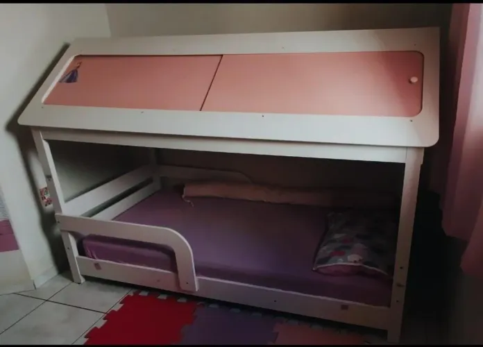 Cama montessoriana infantil com baú